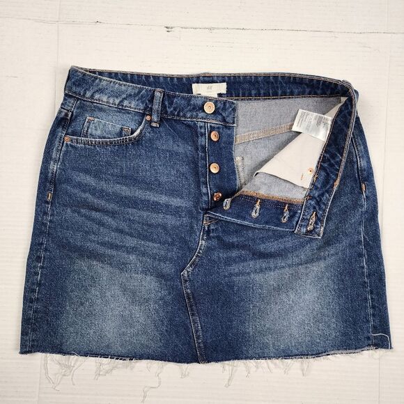 H&M Dresses & Skirts - H&M Jean Mini Skirt Denim Medium Wash Frayed Raw Hem Size 8